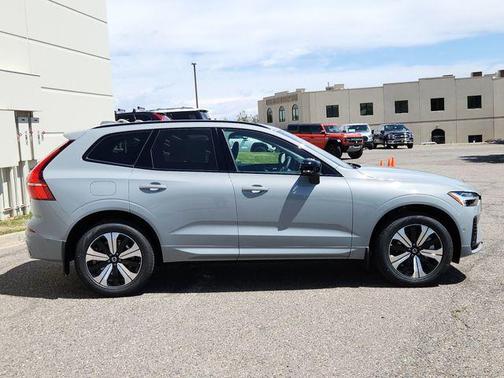 2025 Volvo XC60 Plug-In Hybrid T8 Plus