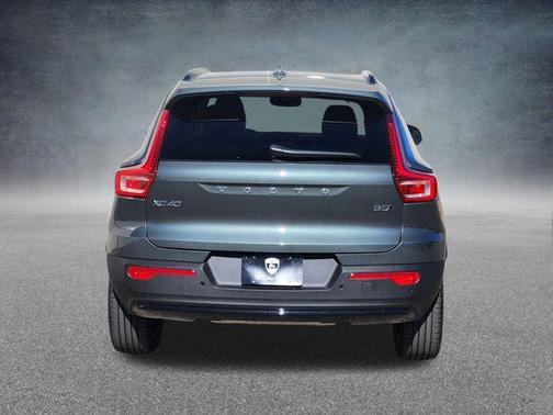 2026 Volvo XC40 B5 Plus