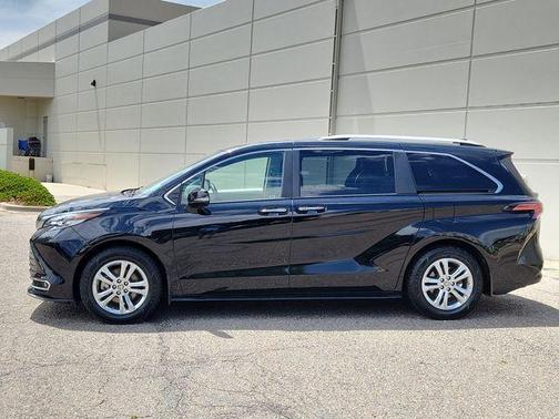 2022 Toyota Sienna Platinum 7 Passenger