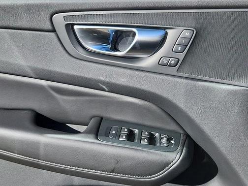 2025 Volvo XC60 B5 Core