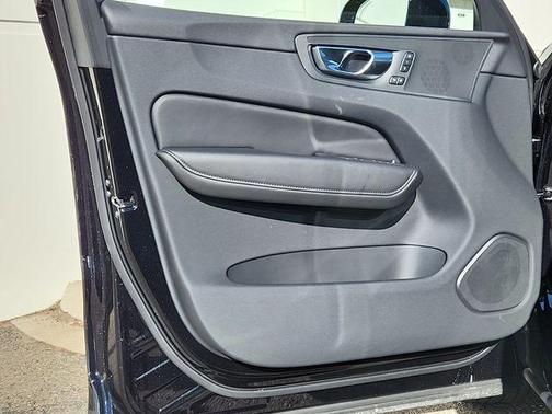 2025 Volvo XC60 B5 Core