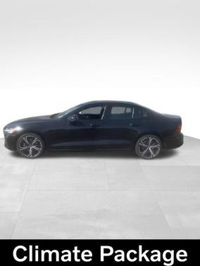 Onyx Black Metallic 2024 Volvo S60 B5 Core Dark Theme