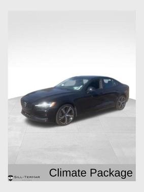 Onyx Black Metallic 2024 Volvo S60 B5 Core Dark Theme