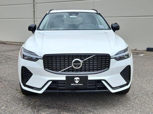 2025 Volvo XC60 Plug-In Hybrid T8 Plus