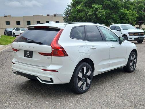 2025 Volvo XC60 Plug-In Hybrid T8 Plus