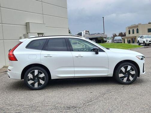 2025 Volvo XC60 Plug-In Hybrid T8 Plus