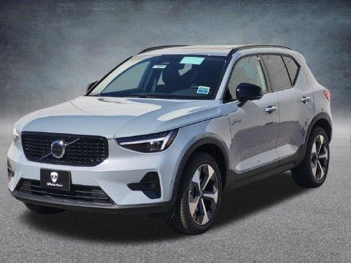 Metallic 2026 Volvo XC40 B5 Plus