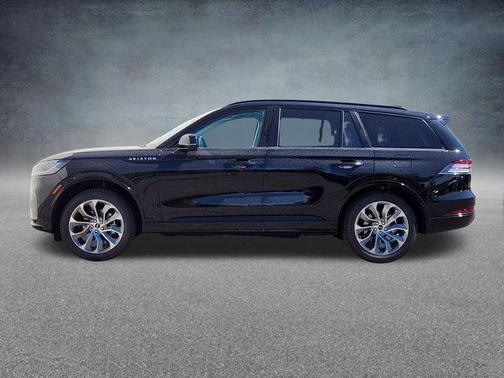 Infinite Black Metallic 2026 Lincoln Aviator Premiere
