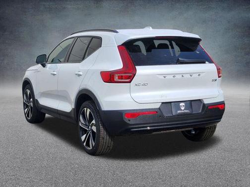 2026 Volvo XC40 B5 Plus