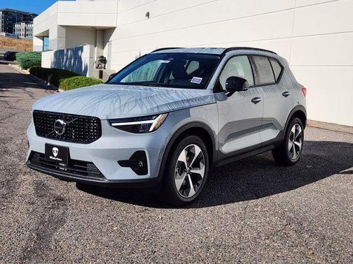 2026 Volvo XC40 B5 Plus