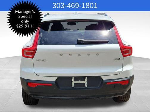 2023 Volvo XC40 B5 Plus Dark Theme