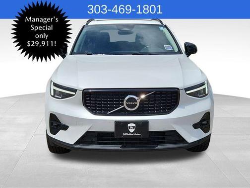 2023 Volvo XC40 B5 Plus Dark Theme