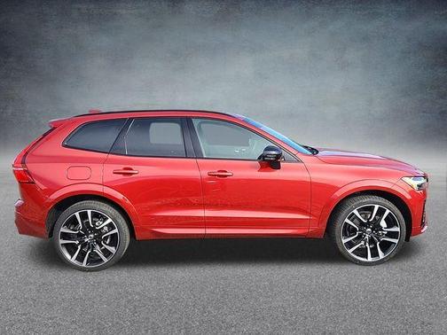 2025 Volvo XC60 B5 Ultra