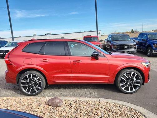 2025 Volvo XC60 B5 Ultra