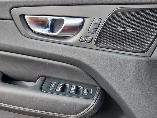 2025 Volvo XC60 B5 Ultra