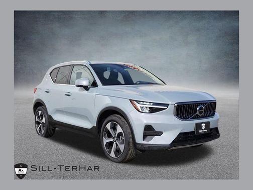 2025 Volvo XC40 B5 Core Bright Theme