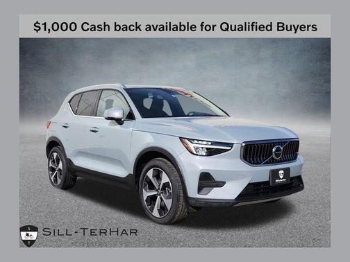 2025 Volvo XC40 B5 Core Bright Theme