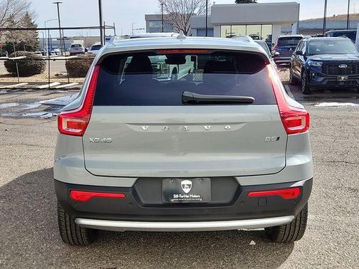 2025 Volvo XC40 B5 Core Bright Theme