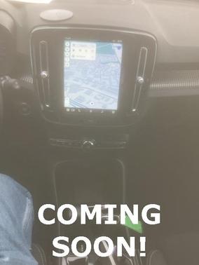 2023 Volvo XC40 B5 Plus Dark Theme