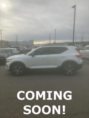 2023 Volvo XC40 B5 Plus Dark Theme