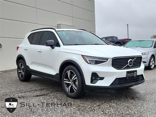 2023 Volvo XC40 B5 Plus Dark Theme