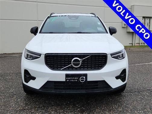 2023 Volvo XC40 B5 Plus Dark Theme