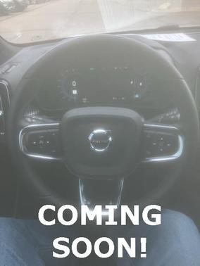 2023 Volvo XC40 B5 Plus Dark Theme