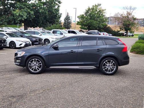 2015 Volvo V60 Cross Country T5 Platinum