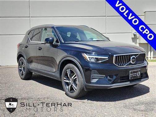 2025 Volvo XC40 B5 Core Bright Theme