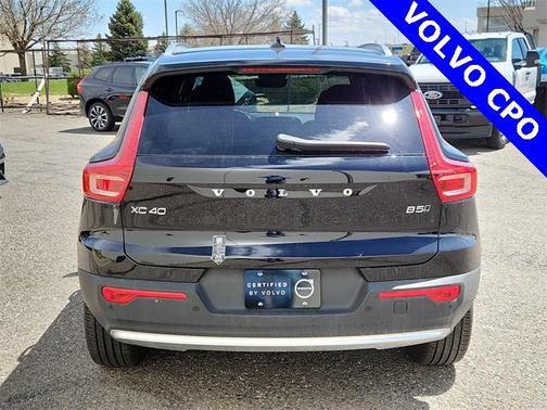 2025 Volvo XC40 B5 Core Bright Theme