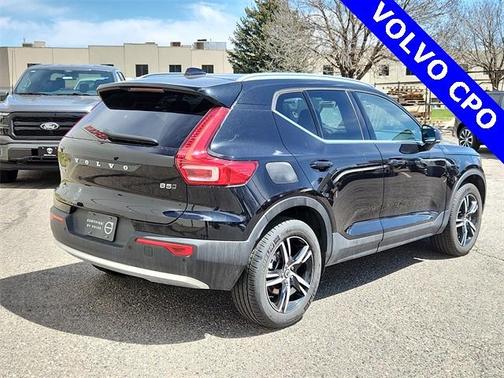 2025 Volvo XC40 B5 Core Bright Theme