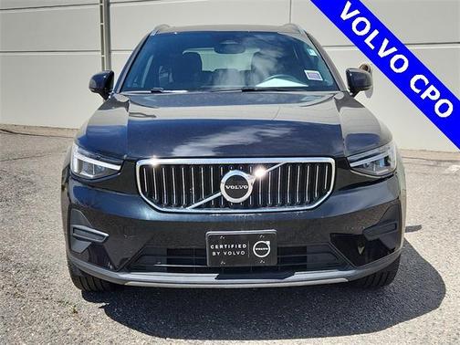 2025 Volvo XC40 B5 Core Bright Theme