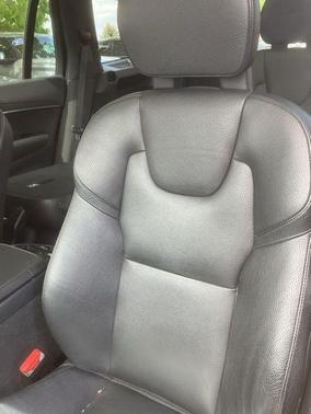 2020 Volvo XC90 T6 Momentum 7 Passenger