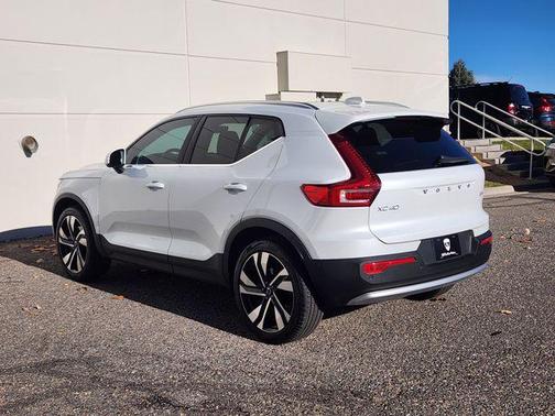 2023 Volvo XC40 B5 Plus Bright Theme