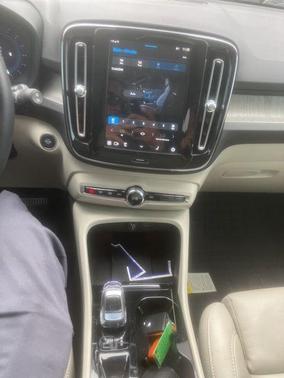 2023 Volvo XC40 B5 Plus Bright Theme