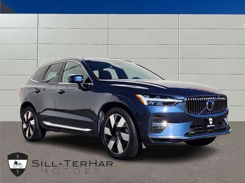 2023 Volvo XC60 Recharge Plug-In Hybrid T8 Plus Bright Theme