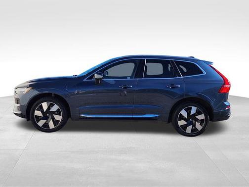 2023 Volvo XC60 Recharge Plug-In Hybrid T8 Plus Bright Theme