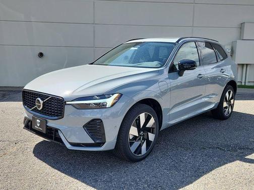 2025 Volvo XC60 Plug-In Hybrid T8 Plus