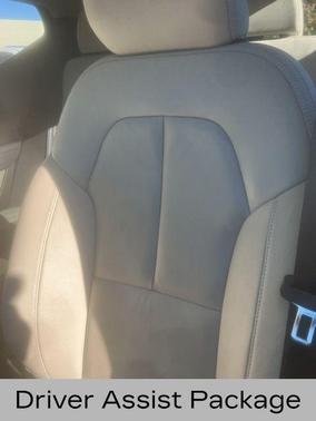 2023 Volvo XC40 B5 Plus Dark Theme