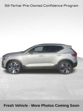 2023 Volvo XC40 B5 Plus Dark Theme