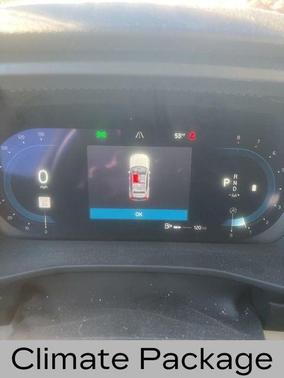 2023 Volvo XC40 B5 Plus Dark Theme