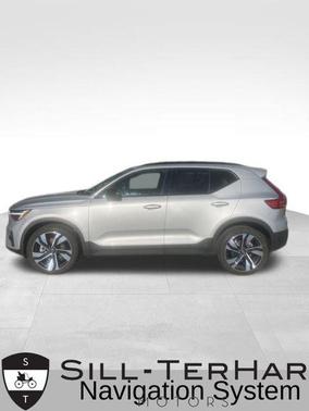 2023 Volvo XC40 B5 Plus Dark Theme