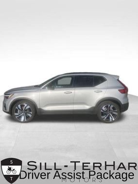 2023 Volvo XC40 B5 Plus Dark Theme