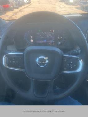 2023 Volvo XC40 B5 Ultimate Bright Theme