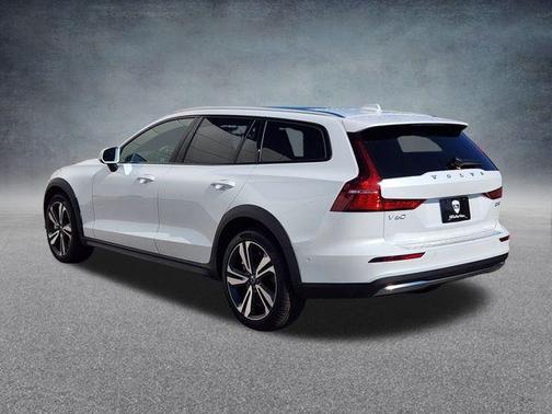 2026 Volvo V60 Cross Country B5 Plus
