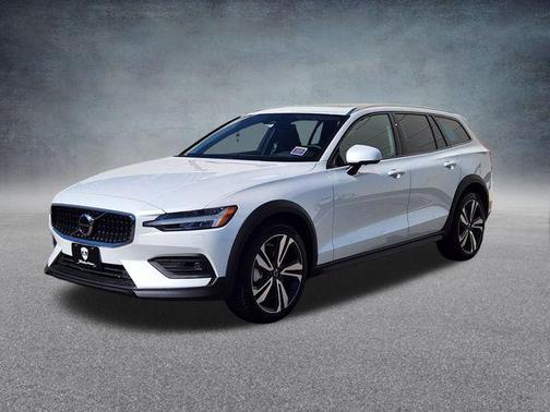 2026 Volvo V60 Cross Country B5 Plus