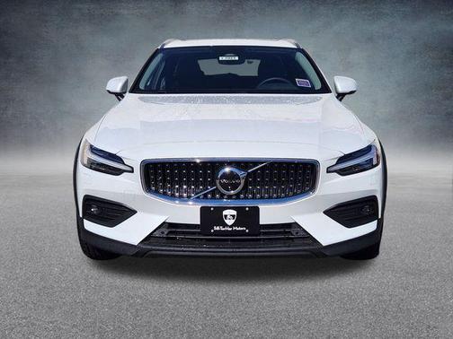 2026 Volvo V60 Cross Country B5 Plus