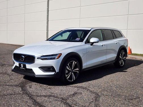 2026 Volvo V60 Cross Country B5 Plus