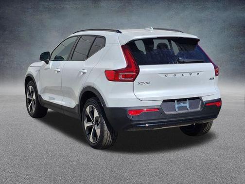 2026 Volvo XC40 B5 Plus