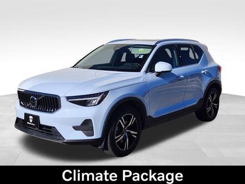 2025 Volvo XC40 B5 Core Bright Theme